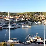 With Sea View Terrace Apartman Supetar
